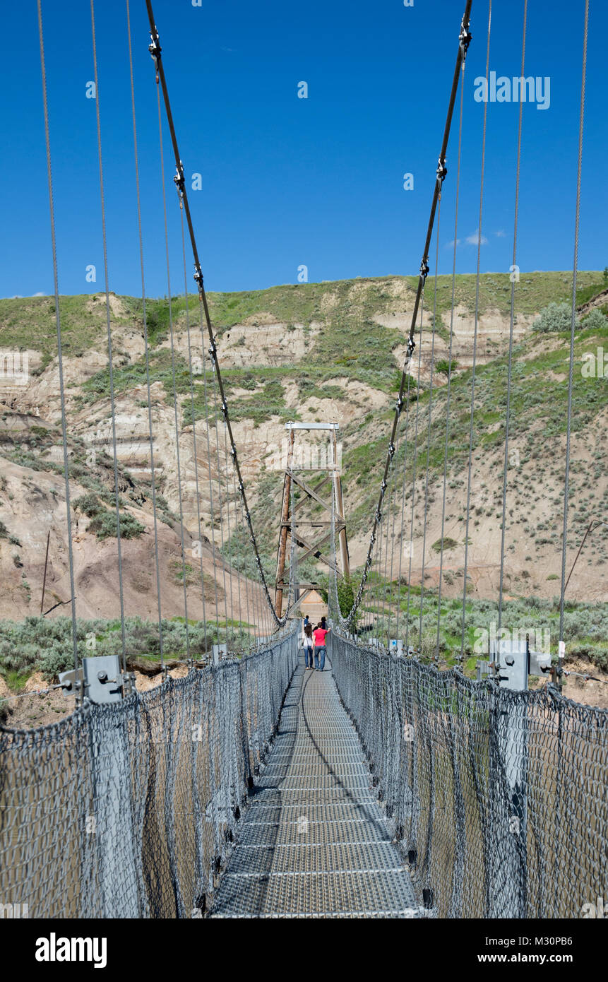 Rosedale, Alberta, Canada. La miniera di Star sospensione ponte sud di attraversamento Drumheller Red Deer River di carbone abbandonate il mio sito. Foto Stock