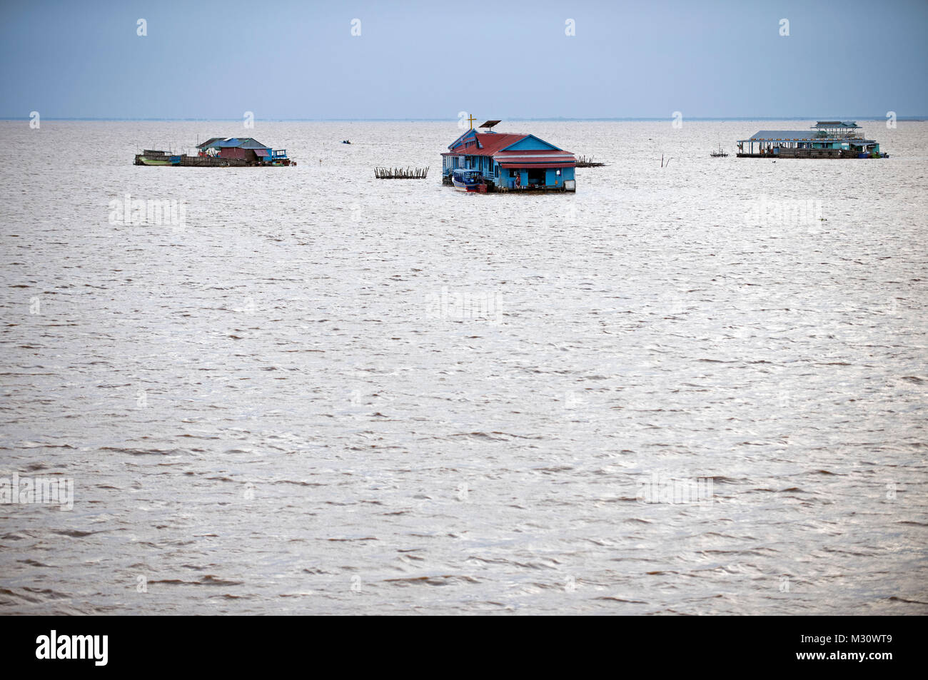 La Cambogia Siem Raep, Angkor, Lago Tonle Sap, villaggio galleggiante, Foto Stock