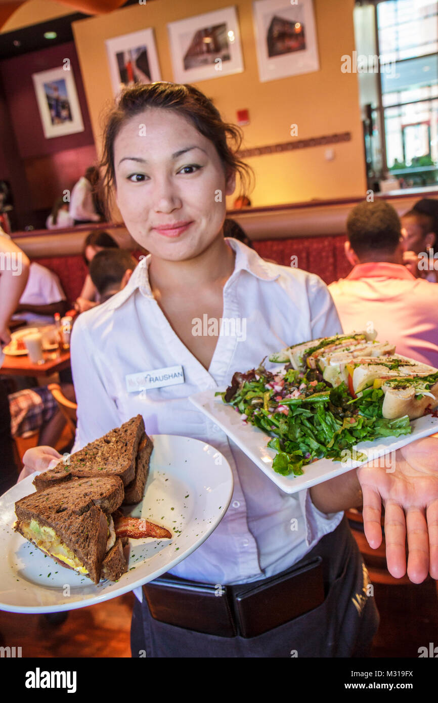 Baltimore Maryland, East Pratt Street, Miss Shirley's Cafe, ristorante ristoranti, ristoranti, cibo, caffè, donne asiatiche, cameriere server assumere Foto Stock