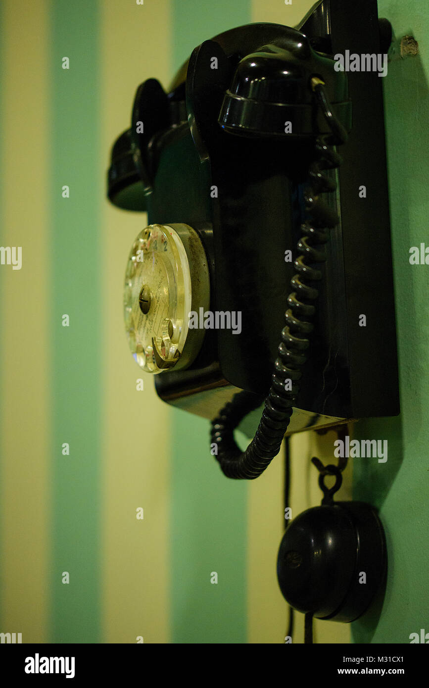 Un vecchio telefono, quando le cose andavano lentamente e si deve chiamare per parlare Foto Stock