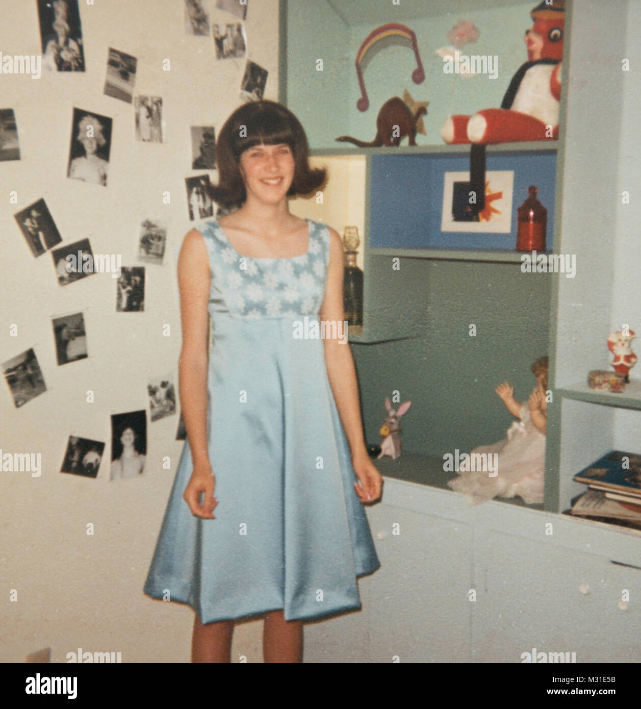 Vintage foto della ragazza adolescente in posa nella Prom Dress, STATI UNITI D'AMERICA Foto Stock