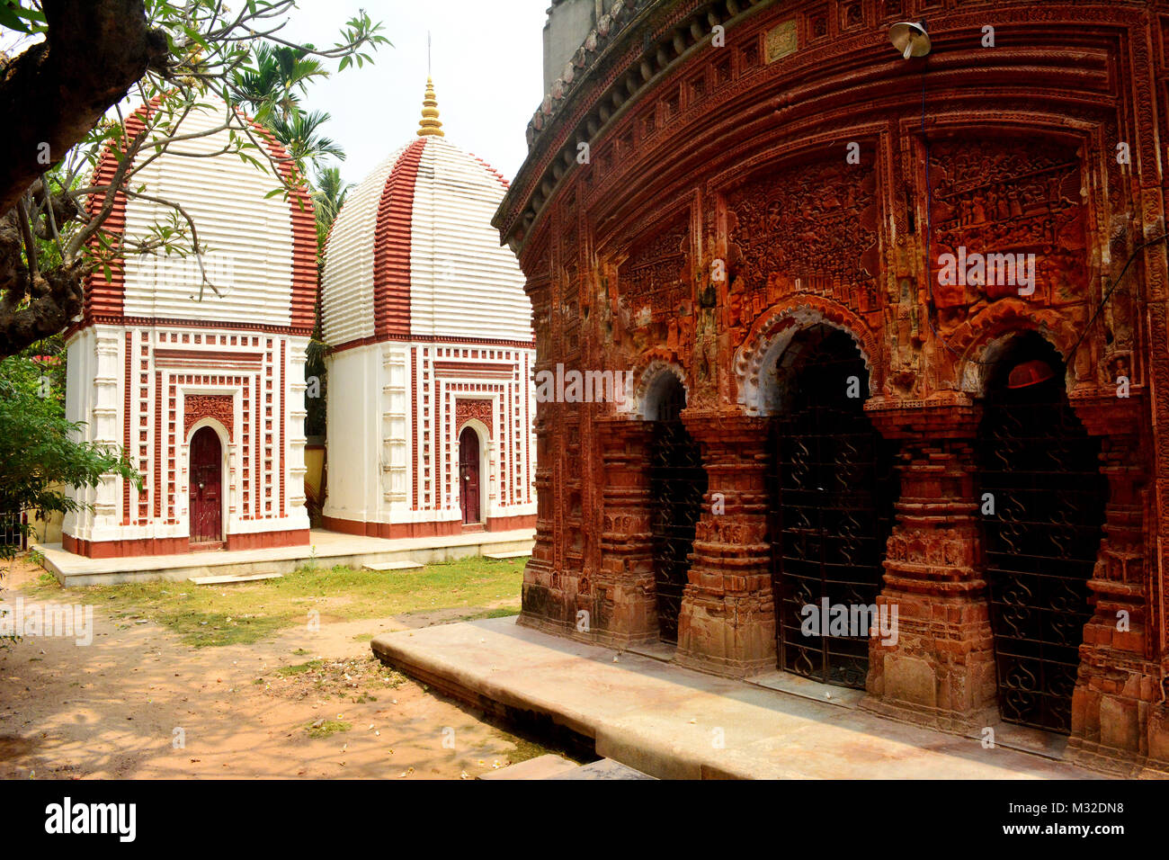 Opere in terracotta del Bengala sulle pareti del tempio Foto Stock