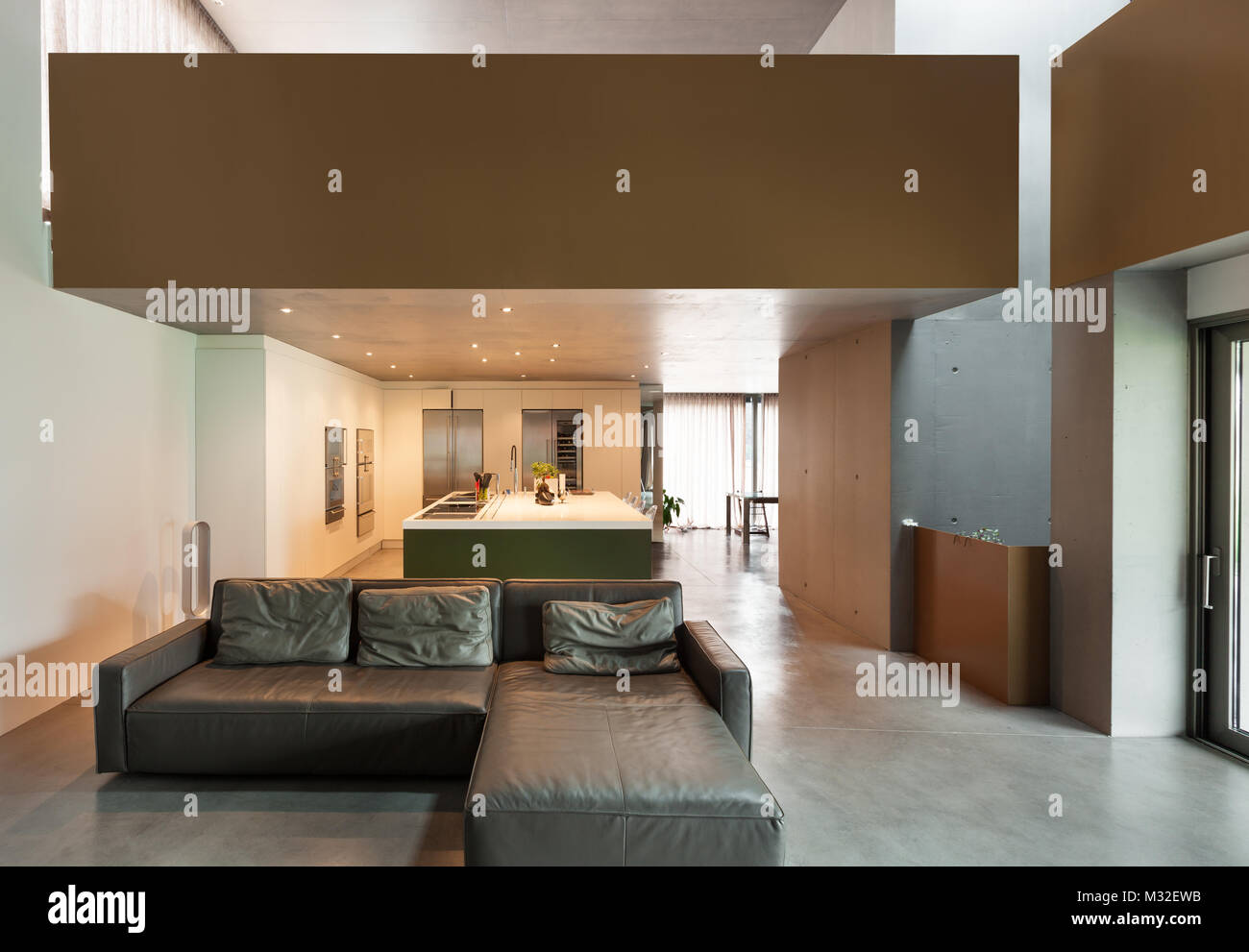 Soggiorno moderno, interno, casa in cemento Foto Stock