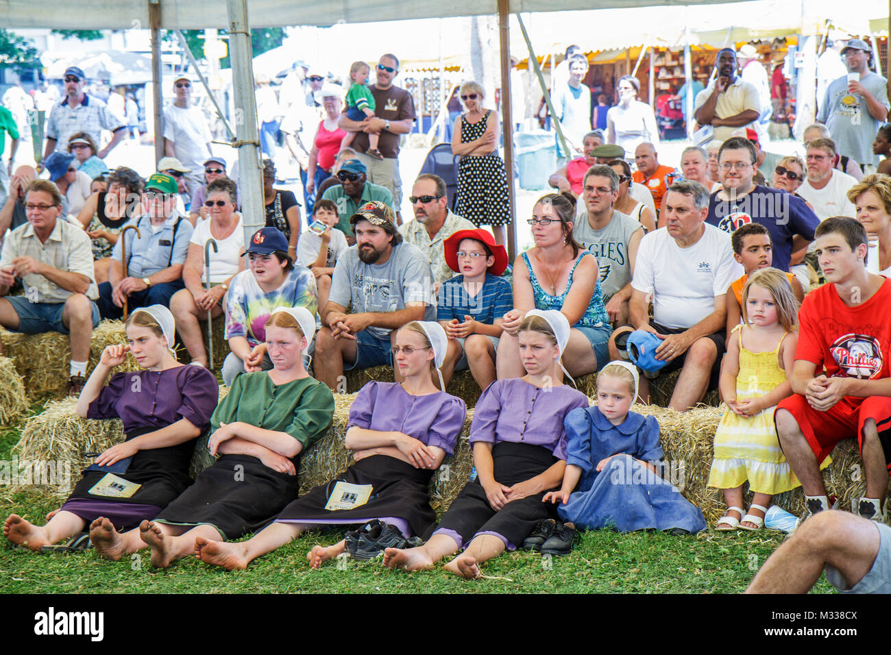 Kutztown Pennsylvania,Kutztown Folk Festival,Pennsylvania vita popolare olandese,patrimonio,tradizione,performance,tenda,uomo uomini maschio,donna donne,ragazza Foto Stock