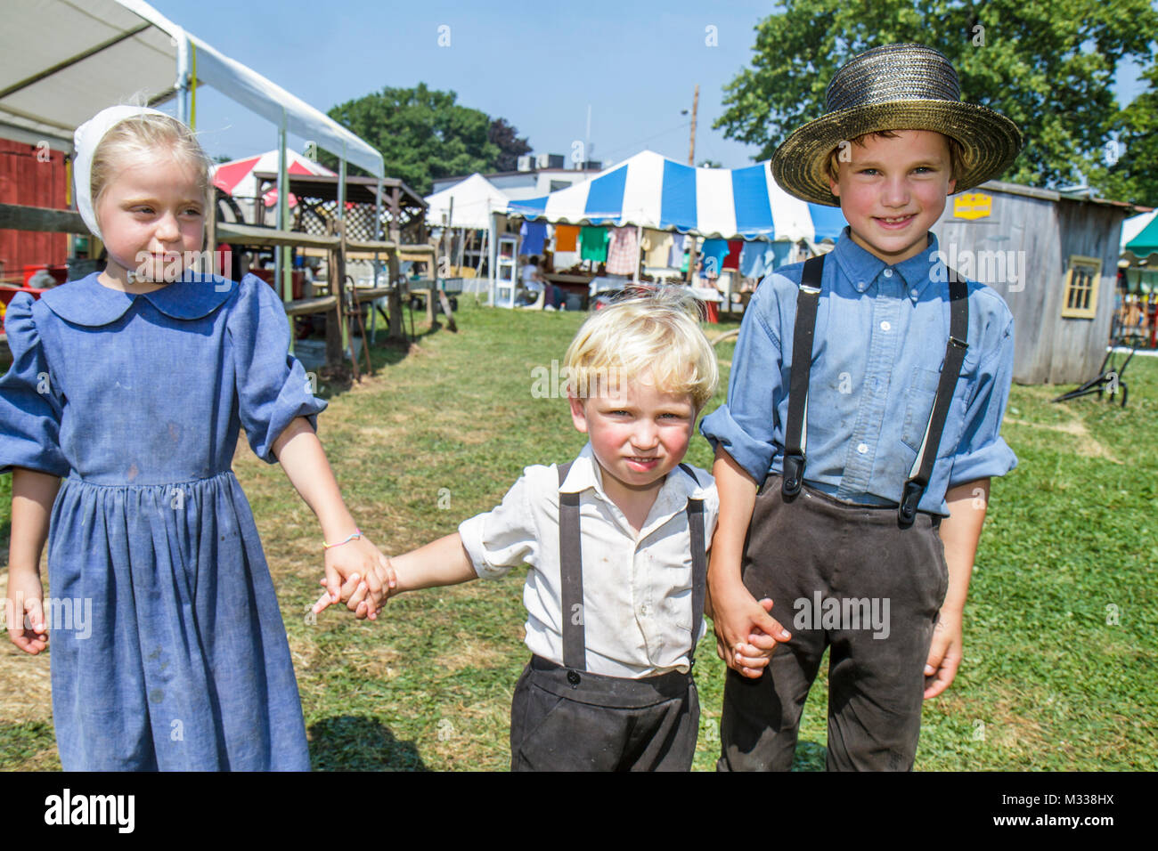 Kutztown Pennsylvania,Kutztown Folk Festival,Pennsylvania vita popolare olandese,Amish,patrimonio,religione,tradizione,custom,ragazza ragazze,femmina capretto bambini chi Foto Stock