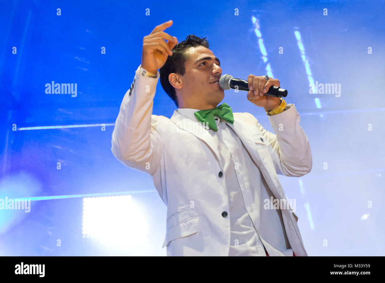 Hot Banditoz, Silva Gonzales (Latino-Pop) an der Fanmeile auf der Hauptbühne zur Europameisterschaft 2012 am Brandenburger Tor in Berlino. Foto Stock