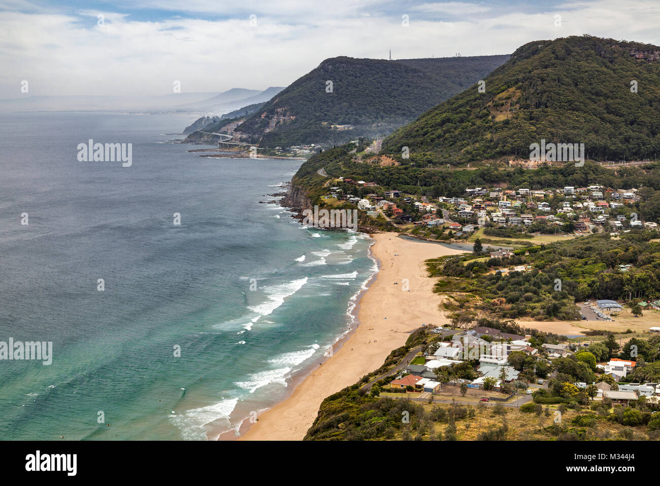 Sea Cliff ponte lungo Maddens pianure e il villaggio di Coalcliff vicino a Sydney, Nuovo Galles del Sud, Australia Foto Stock