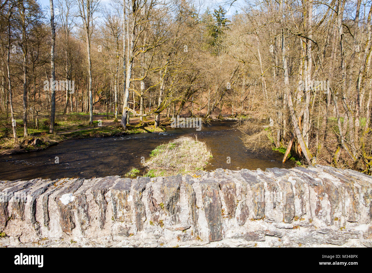 Ponte Vecchio vicino Streithausen, Nister river, Westerwald district, Renania-Palatinato, Germania, Europa Foto Stock