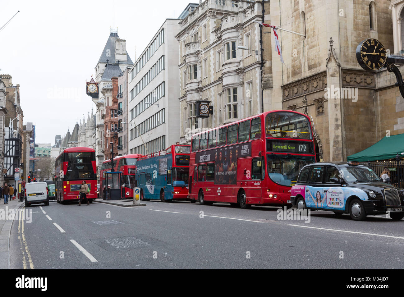 Londra, Regno Unito. 8 febbraio 2018. Fermo autobus e traffico in Fleet Street, Londra a pranzo. Inquinamento da traffico continua a colpire il capitale. Credito: Vickie Flores/Alamy Live News Foto Stock