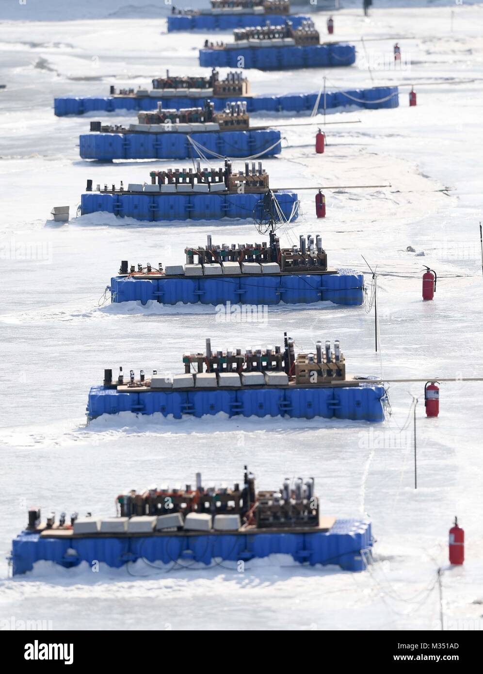 Fuochi d'artificio sono tutti pronti per andare lungo il fiume congelato. Cerimonia di apertura. Pyeongchang2018 Olimpiadi invernali. Stadio Olimpico. Pyeongchang. Repubblica di Corea. 09/02/2018.  CREDITO Garry/Bowden SIPPA - NESSUN USO NON AUTORIZZATO - +44 7837 394578 Foto Stock