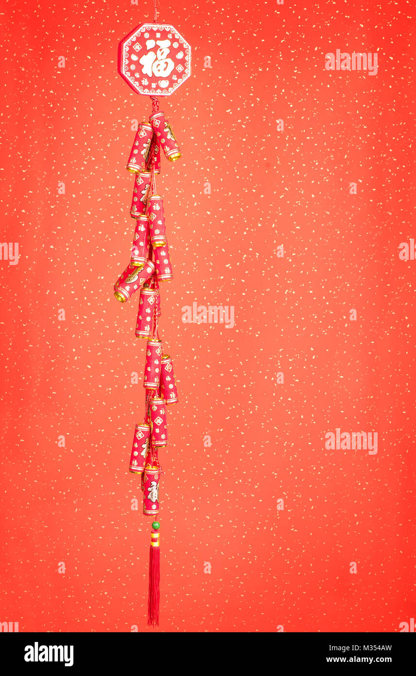 Rosso cinese fake petardi,parole significano i migliori auguri e buona fortuna per il prossimo anno nuovo Foto Stock