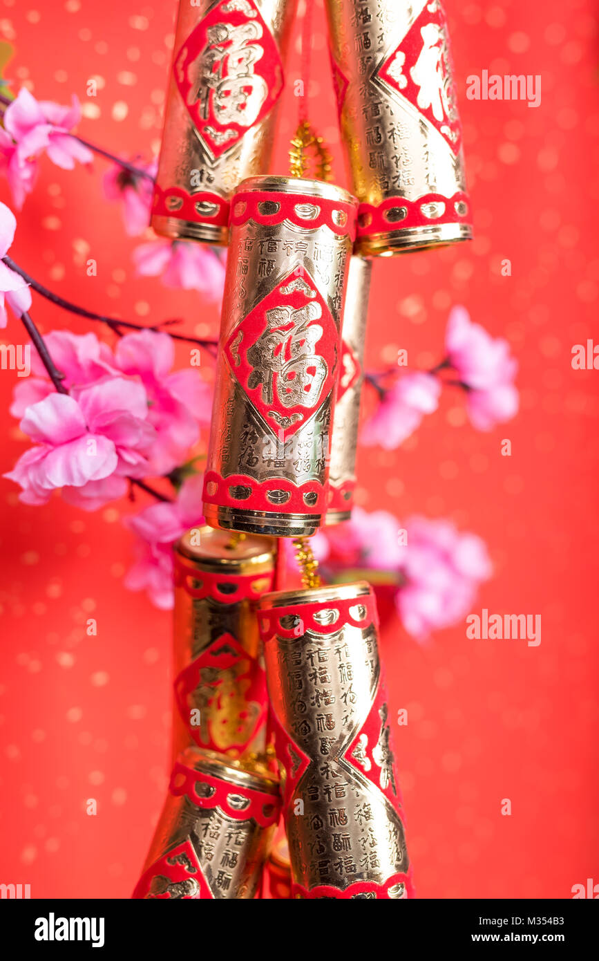 Rosso cinese fake petardi,parole significano i migliori auguri e buona fortuna per il prossimo anno nuovo Foto Stock