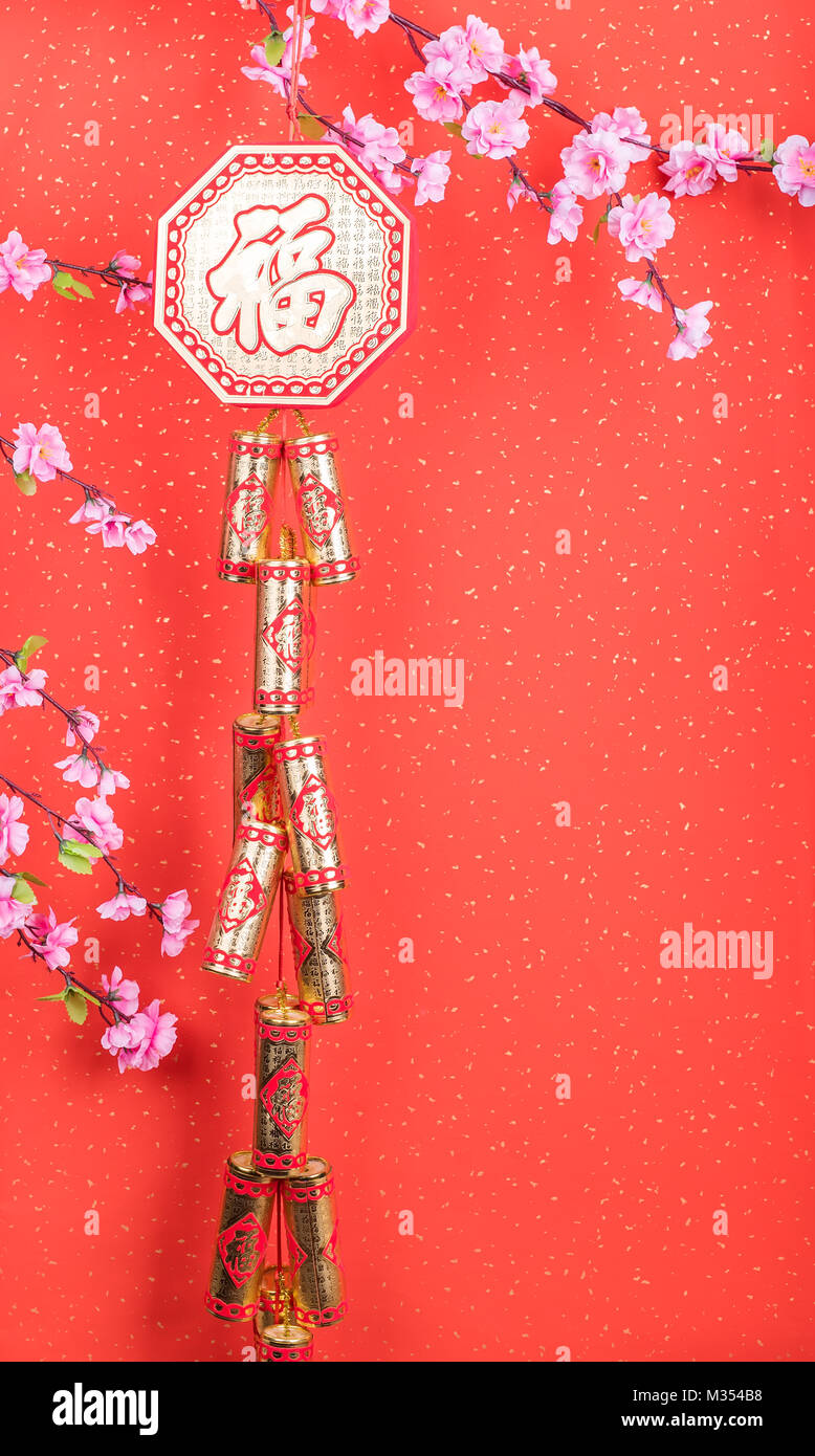 Rosso cinese fake petardi,parole significano i migliori auguri e buona fortuna per il prossimo anno nuovo Foto Stock