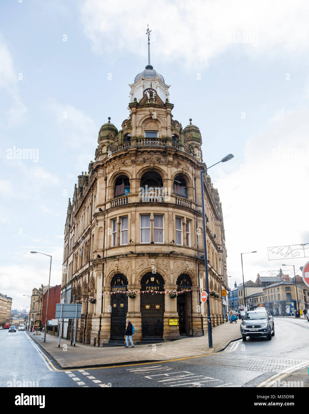 La città di Gent pub, ex Yorskhire Penny Banca, all'angolo di North Parade e Manor Riga, Bradford, West Yorkshire, Regno Unito Foto Stock