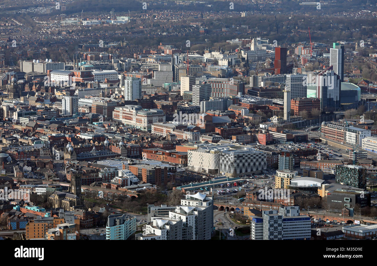 Vista aerea del centro cittadino di Leeds & Headingley in background, West Yorkshire, Regno Unito Foto Stock