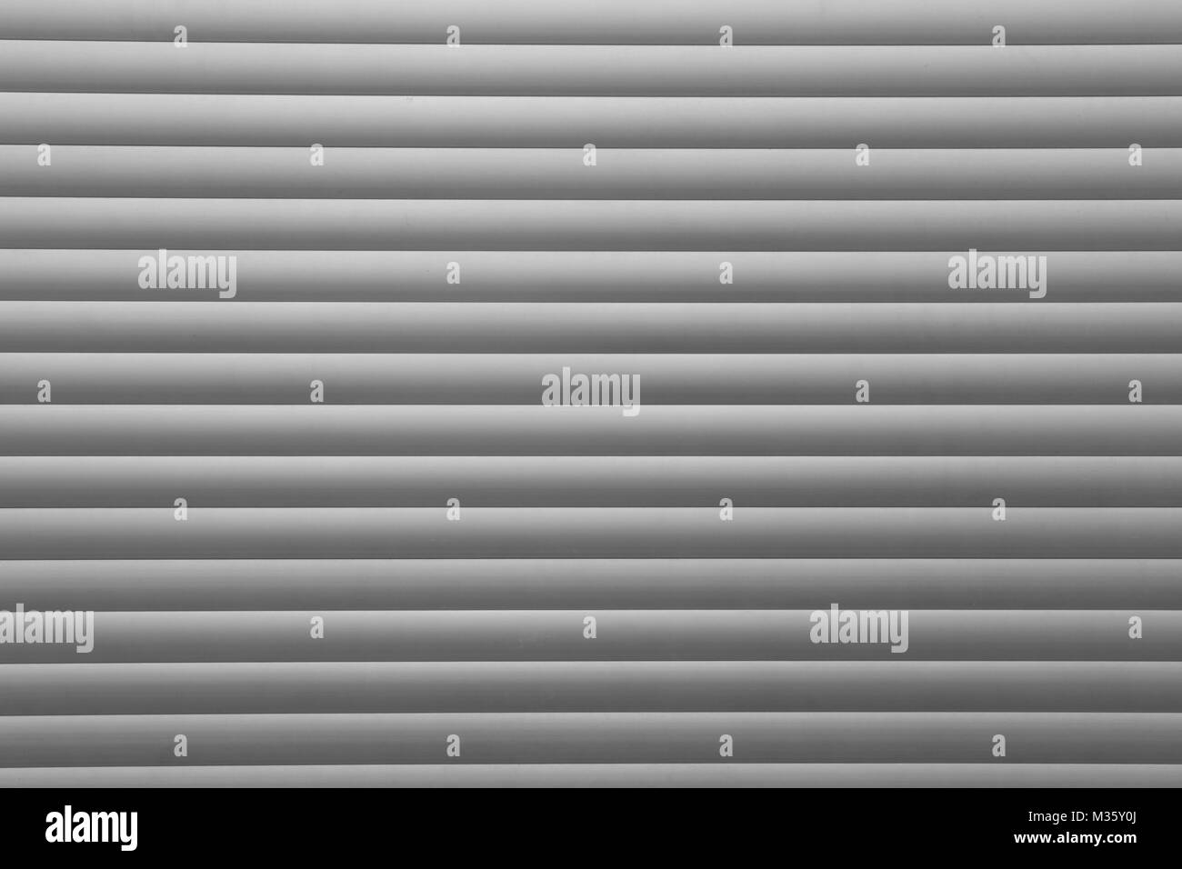 Linea di sfumatura pattern del rullo in alluminio porta ad otturatore abstract per lo sfondo Foto Stock