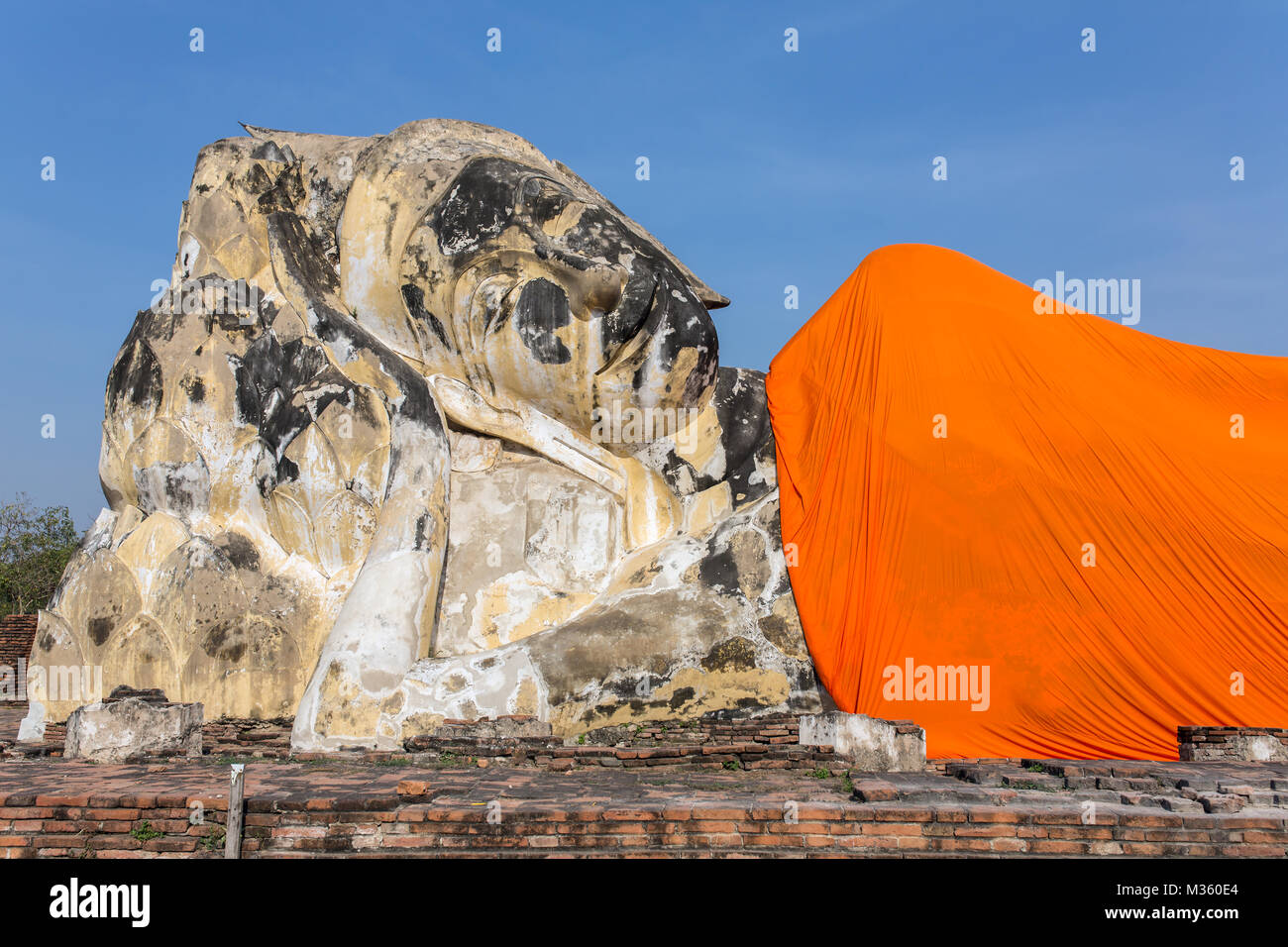 Buddha reclinato al Wat Lokayasutharam in Ayutthaya, Thailandia Foto Stock