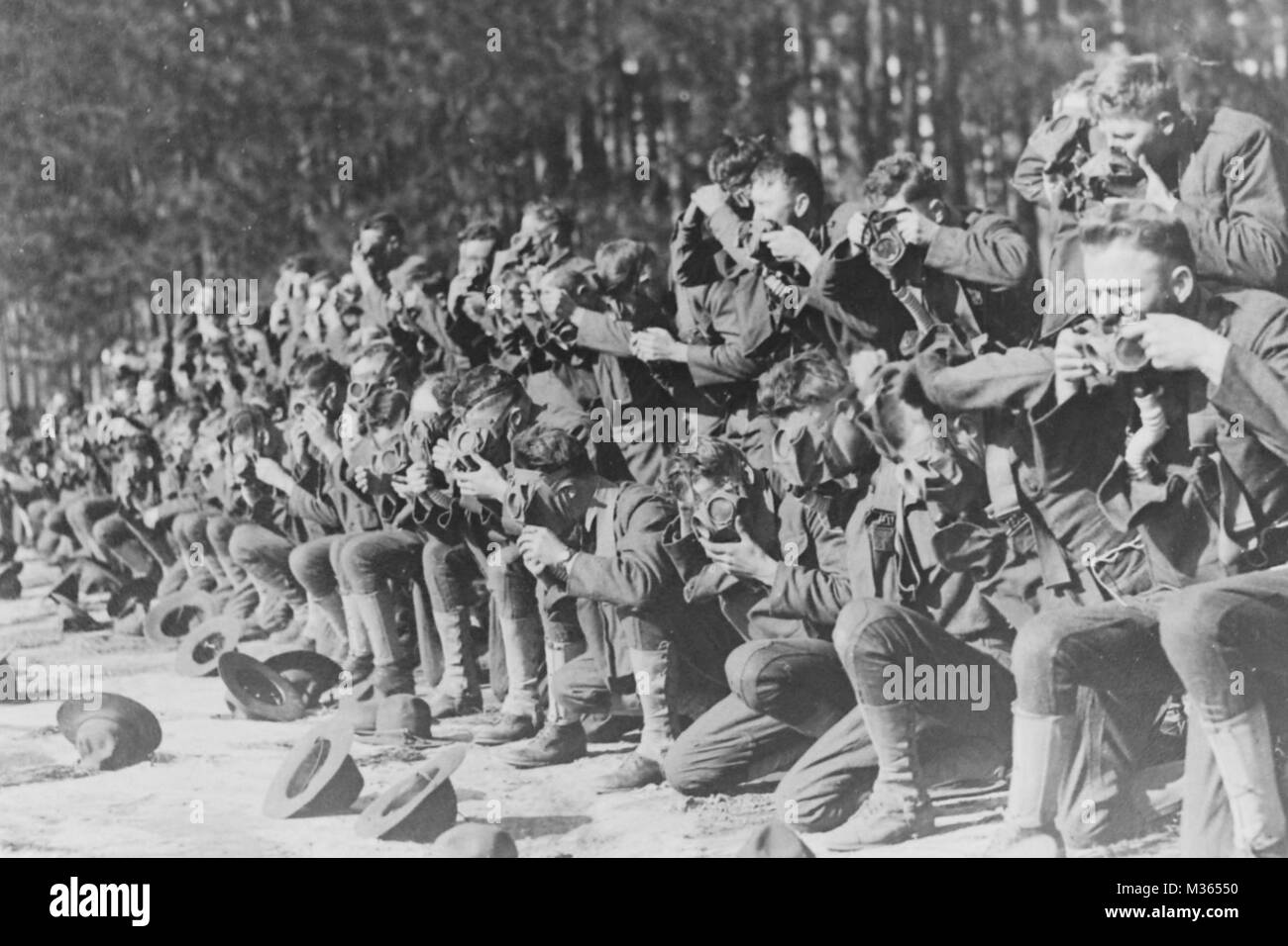 CAMP WHEELER, Macon, Ga., 4 febbraio 1918 - Membri del Trentunesimo divisione su loro maschere antigas pur essendo temporizzati. 4615 foto, archivi nazionali Records Administration (NARA), College Park, Md. indossare le maschere antigas dalla Georgia la Guardia Nazionale Foto Stock