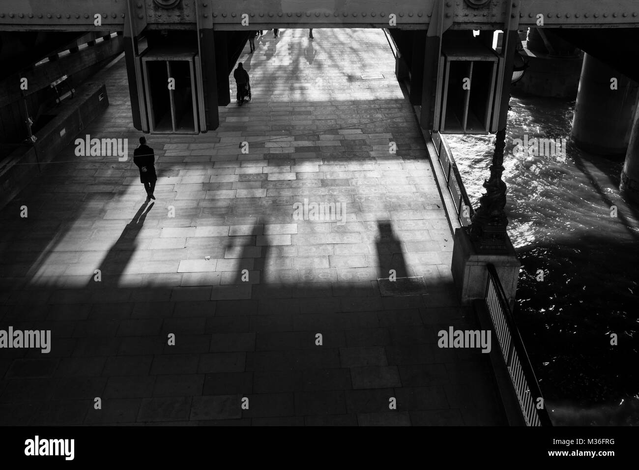 Londra in bianco e nero fotografia urbani: South Bank di Londra, Regno Unito Foto Stock