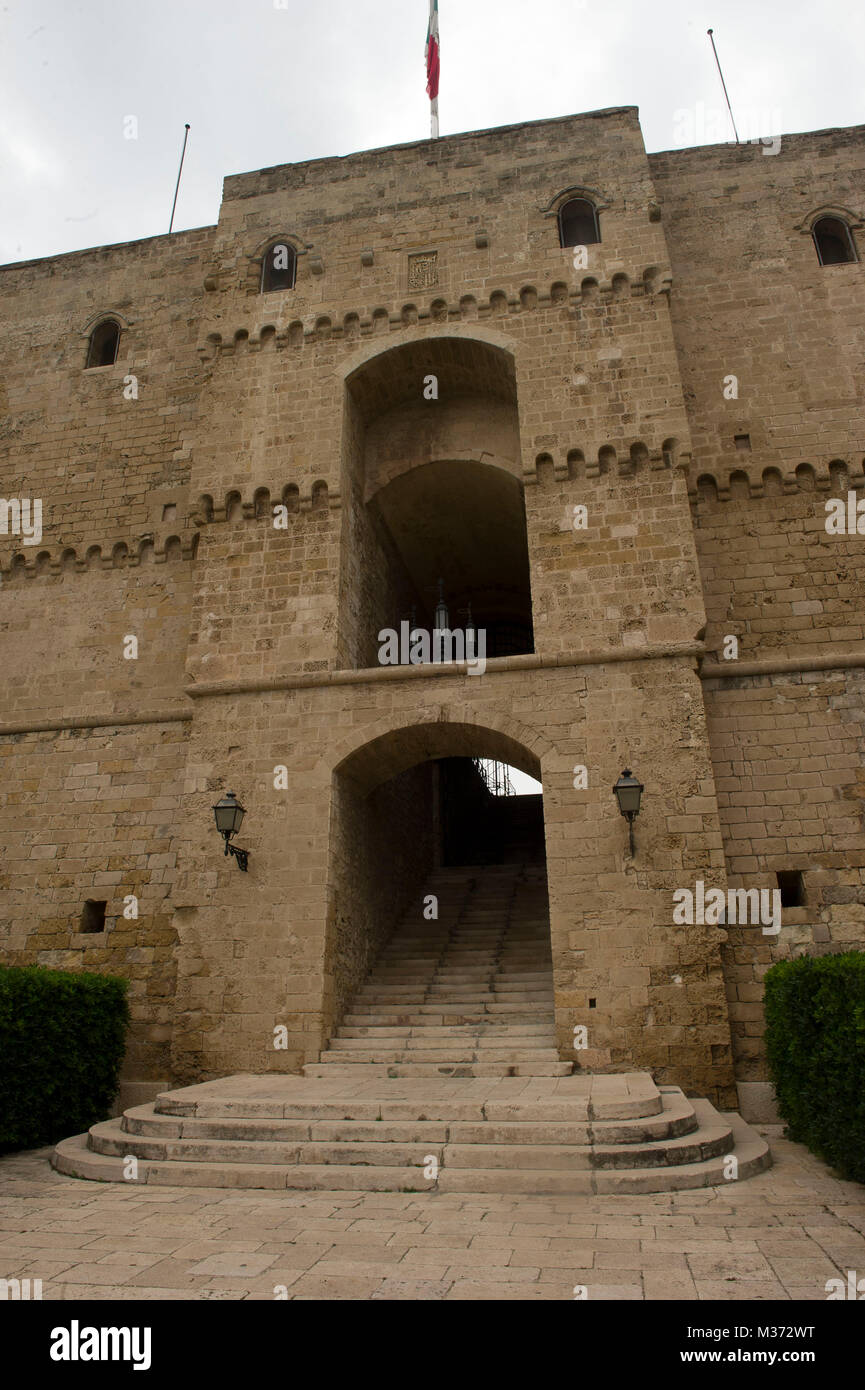 L'Italia. La puglia, Taranto. Castello Aragonese sul mare, all'aperto, nessuno, Foto Stock
