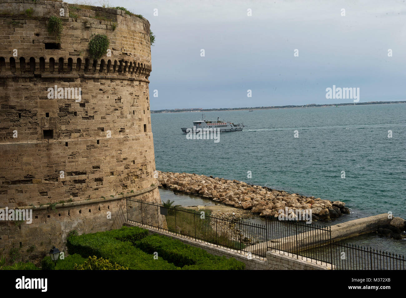 L'Italia. La puglia, Taranto. Castello Aragonese sul mare, all'aperto, nessuno, Foto Stock