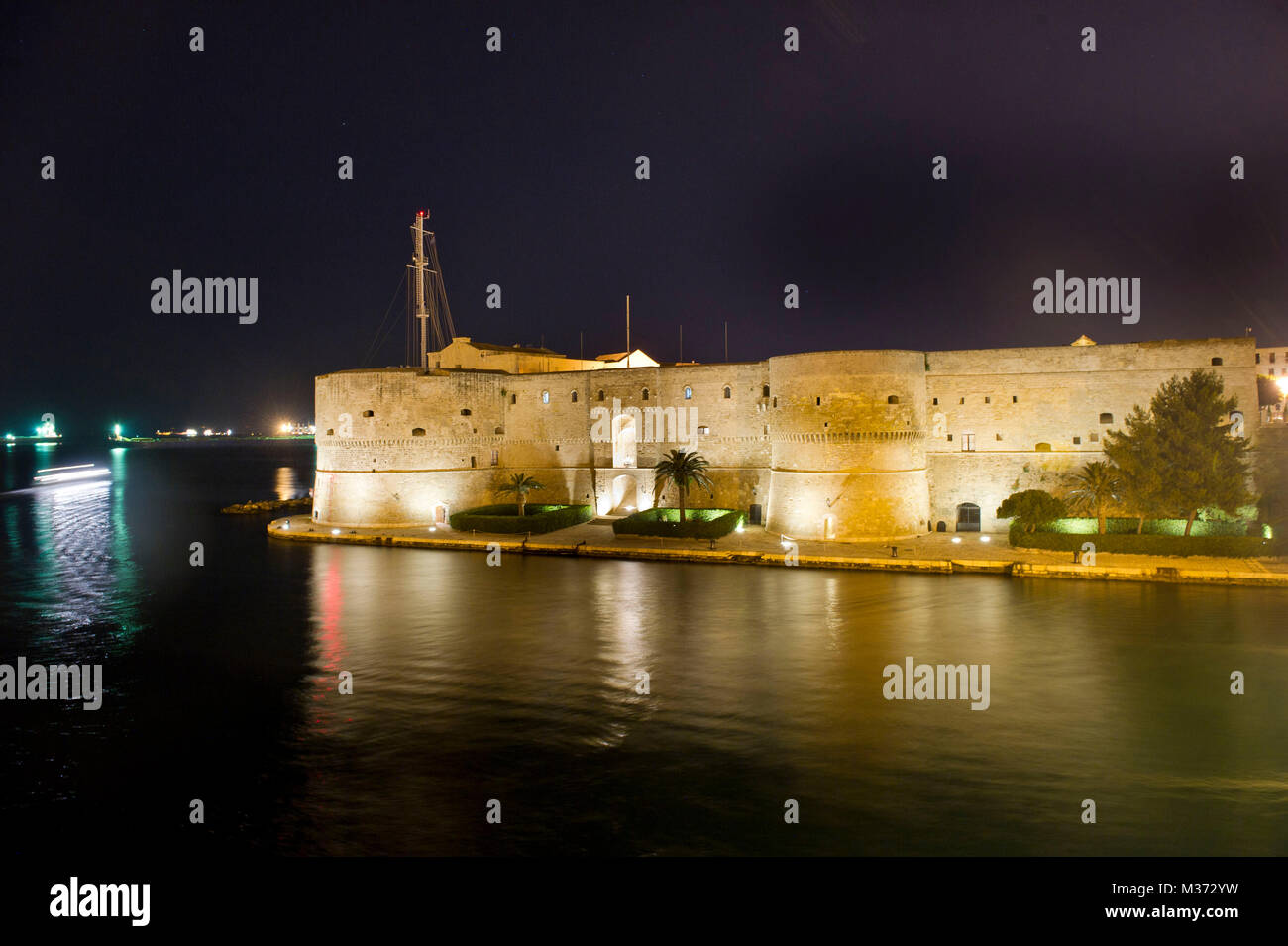 L'Italia. La puglia, Taranto. Castello Aragonese sul mare, all'aperto, nessuno, Foto Stock