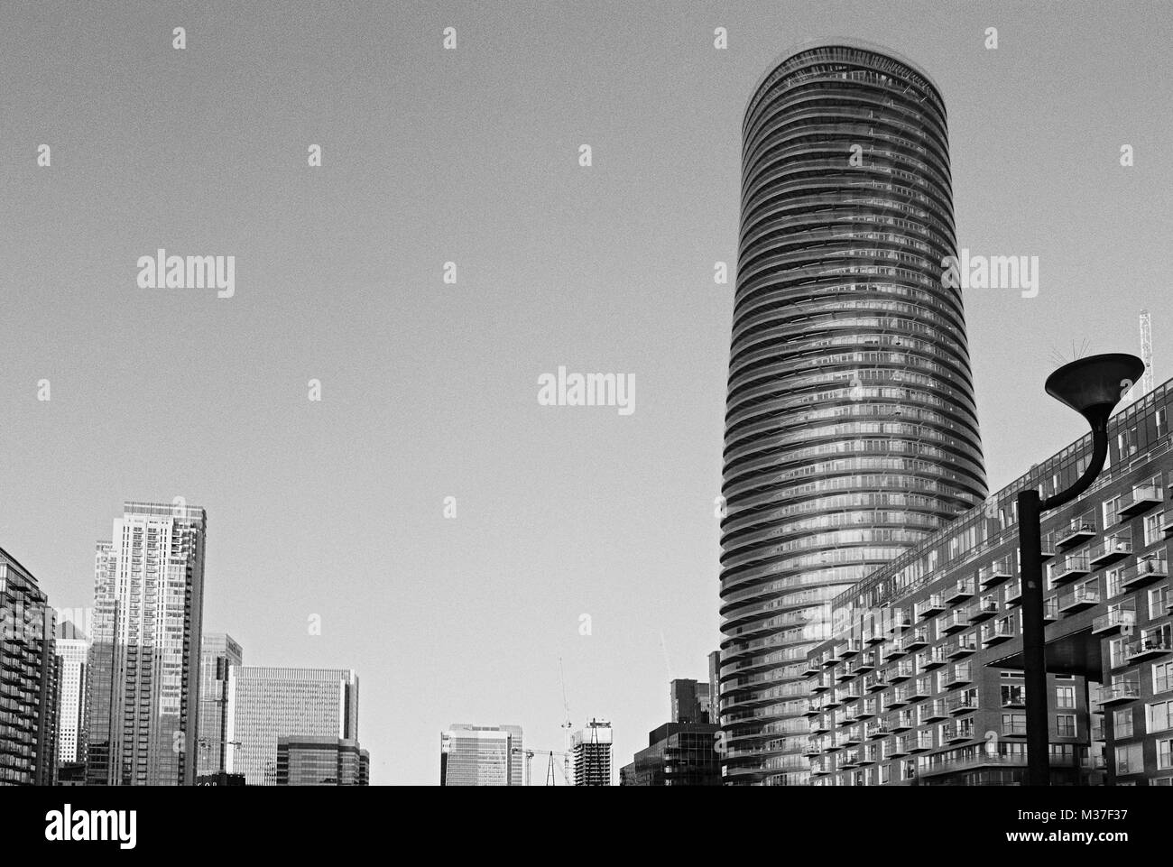 Il recentemente costruito la torre di Baltimora e edifici di appartamenti a Canary Wharf, East London, Regno Unito Foto Stock