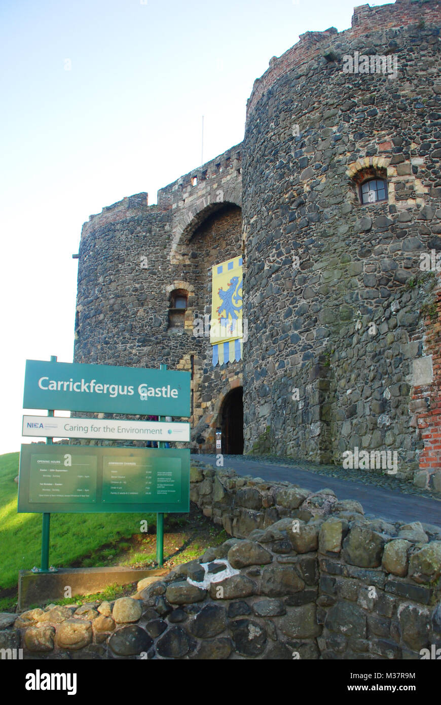 Ingresso principale del Castello di Carrickfergus, Co. Antrim Irlanda del Nord, Regno Unito Foto Stock