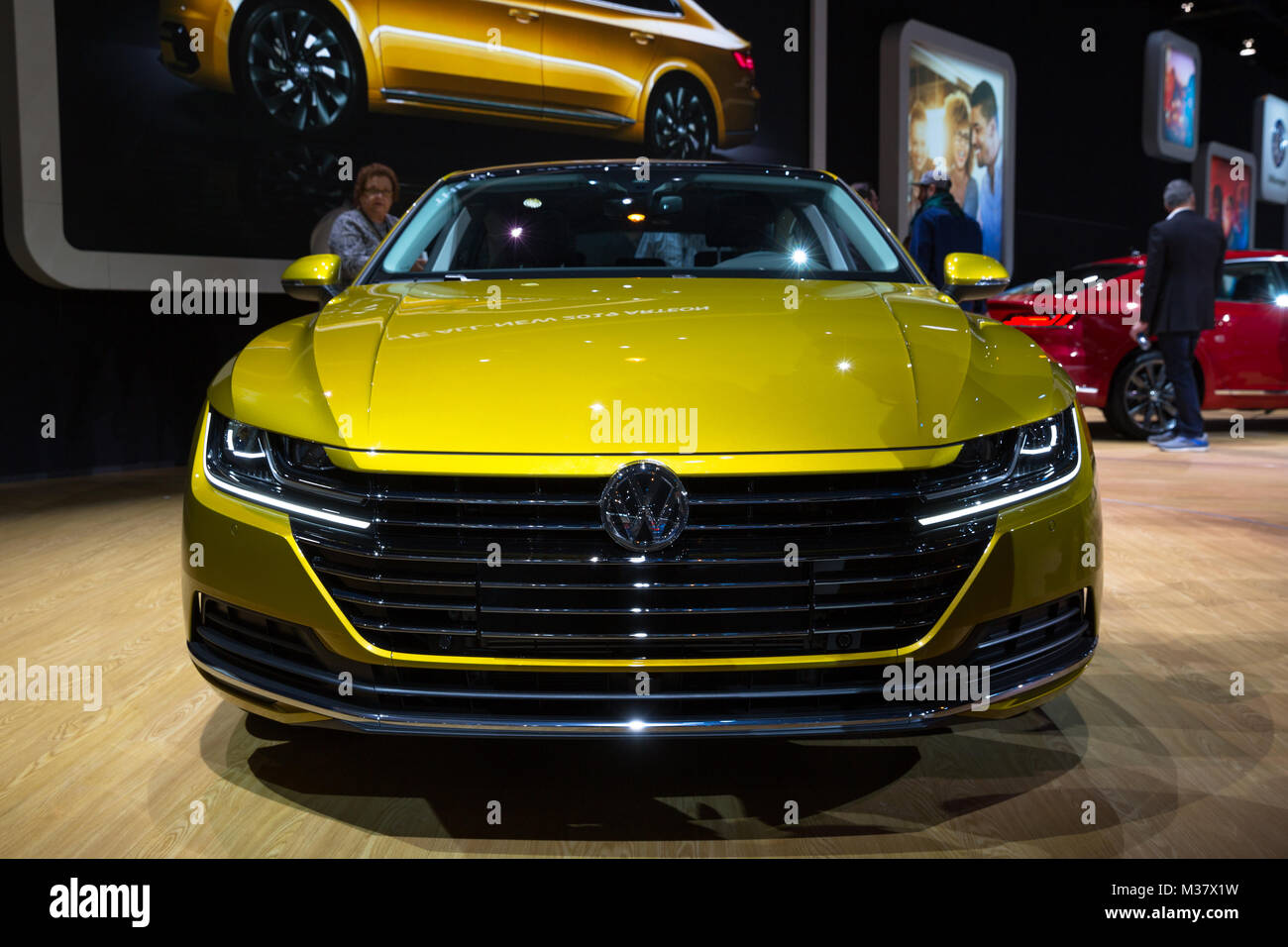 Il 2019 Volkswagen berlina Arteon essendo svelata al 2018 Chicago Auto Show Foto Stock