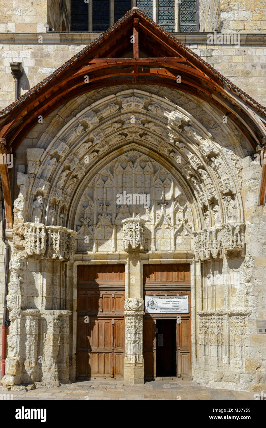 Portale ad arco della cattedrale de Saint Pierre di condom (preservativo-en-Armagnac), Gers (Guascogna), Occitanie (Midi-Pyrénées), a sud-ovest della Francia Foto Stock