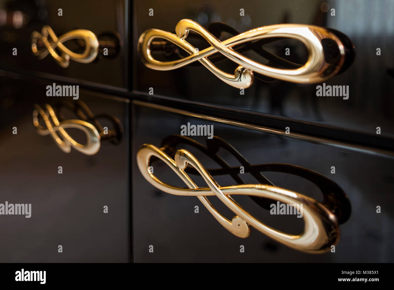 Maniglie per mobili immagini e fotografie stock ad alta risoluzione - Alamy