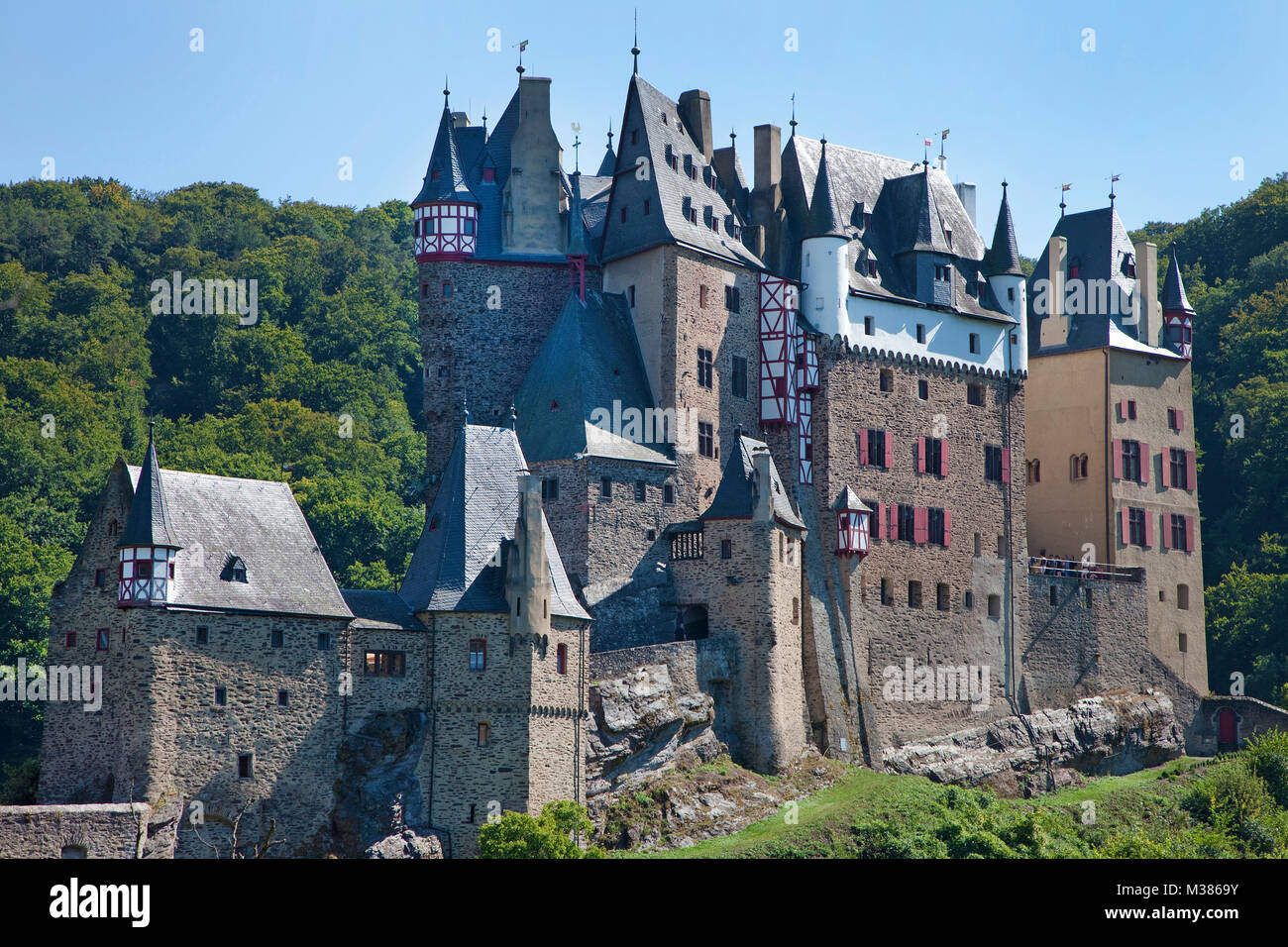 Castello Eltz Bellissimo Castello Medievale Di Wierschem Muenstermaifeld Sud Eifel Eifel Renania Palatinato Germania Europa Foto Stock Alamy