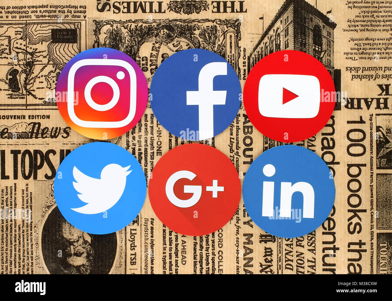 Kiev, Ucraina - 03 Marzo 2017: round popolare social media icone come: Facebook, Twitter Instagram, Linkedin Google Plus e Youtube stampato su Foto Stock