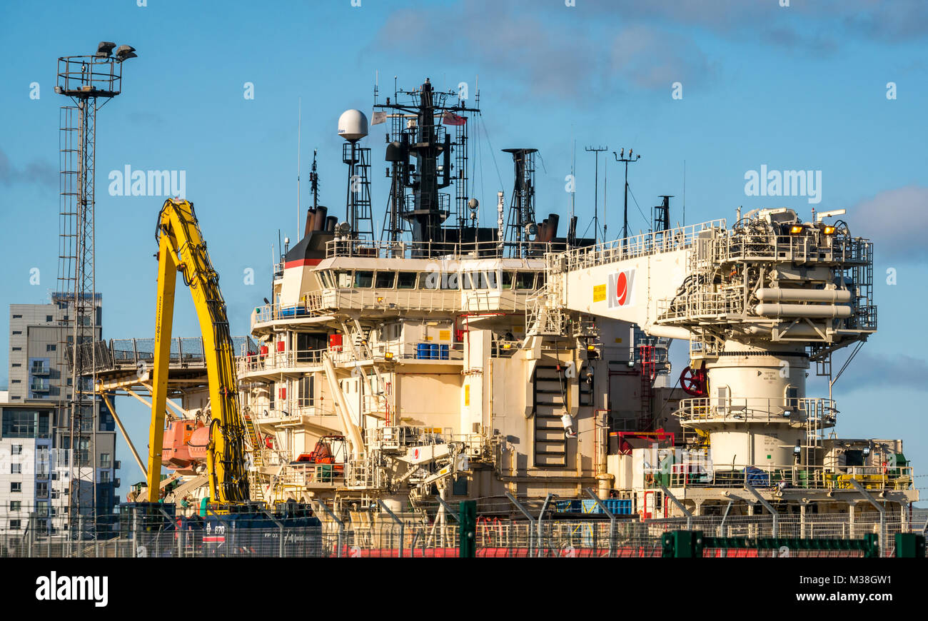 Nave di rifornimento per impianti petroliferi Wellservicer ormeggiata a Leith Dock, Edimburgo, Scozia, Regno Unito Foto Stock