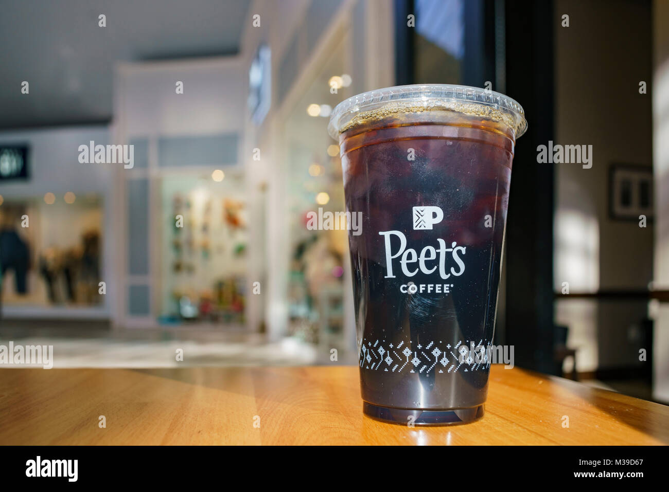 Los Angeles, Jan 14: Freddo preparare il caffè di caffè Peets il Jan 14, 2018 a Los Angeles in California Foto Stock