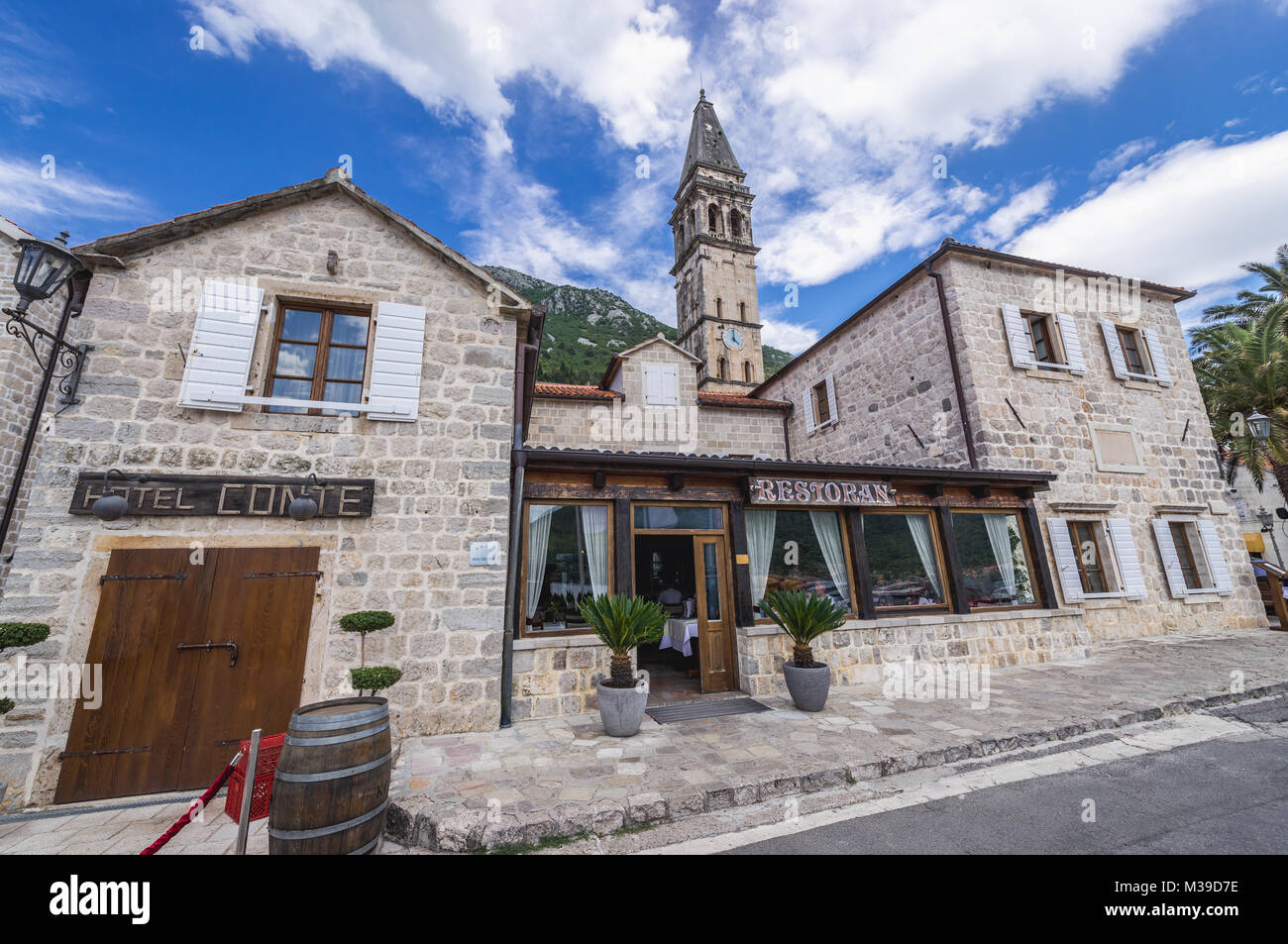 Conte hotel e ristorante in Perast città storica nella Baia di Kotor del Mare Adriatico in Montenegro Foto Stock
