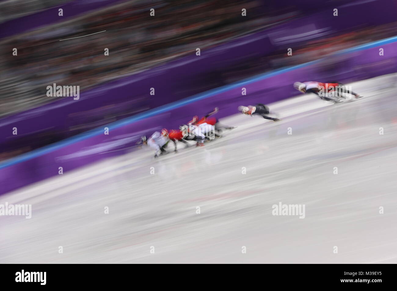 Gli uomini di 1500m Short Track finale durante il giorno una delle PyeongChang 2018 Giochi Olimpici Invernali in Corea del Sud. Foto Stock