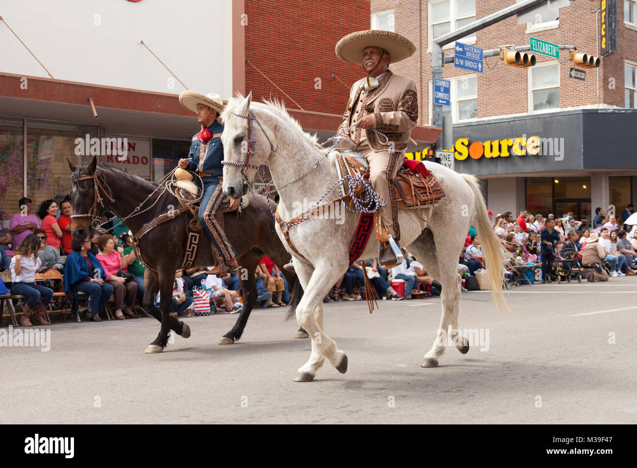 Brownsville, Texas, Stati Uniti d'America - 25 febbraio 2017, Grand Parade internazionale è parte del Charro giorni Fiesta - Fiestas Mexicanas, un bi-festival nazionale Foto Stock