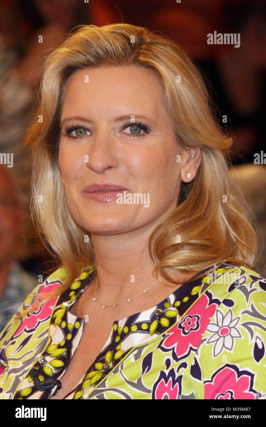 Elegantes Claudia Kleinert Alter Bild