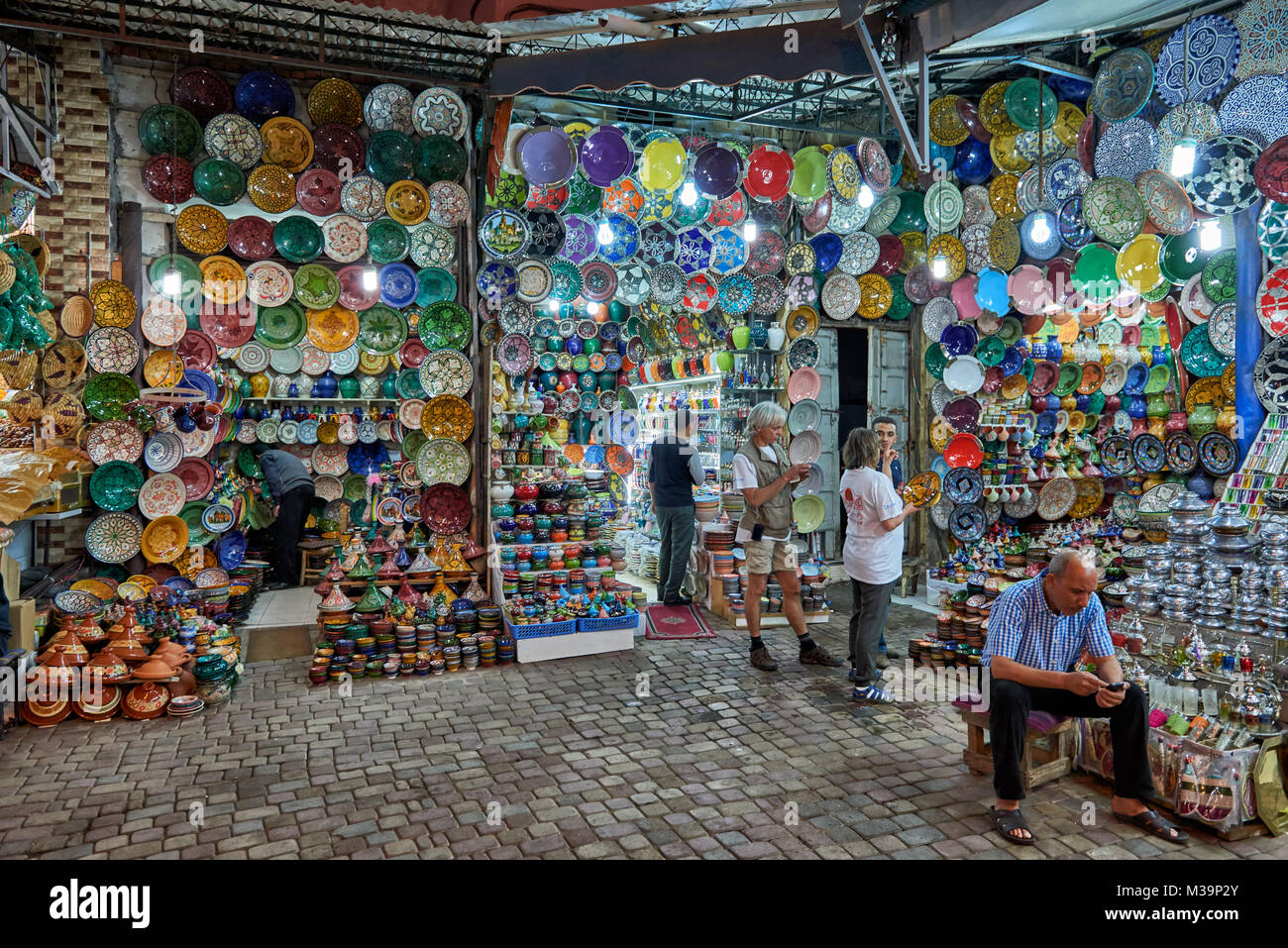 La ceramica sul mercato berbera a Marrakech, Marocco, Africa Foto Stock