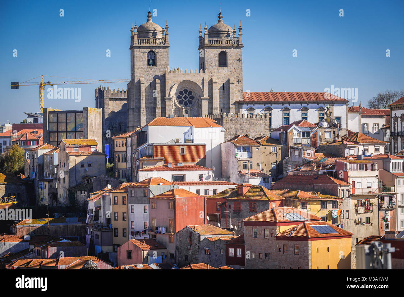 Vista aerea con sé nella cattedrale della città di Porto sulla Penisola Iberica, la seconda più grande città in Portogallo Foto Stock