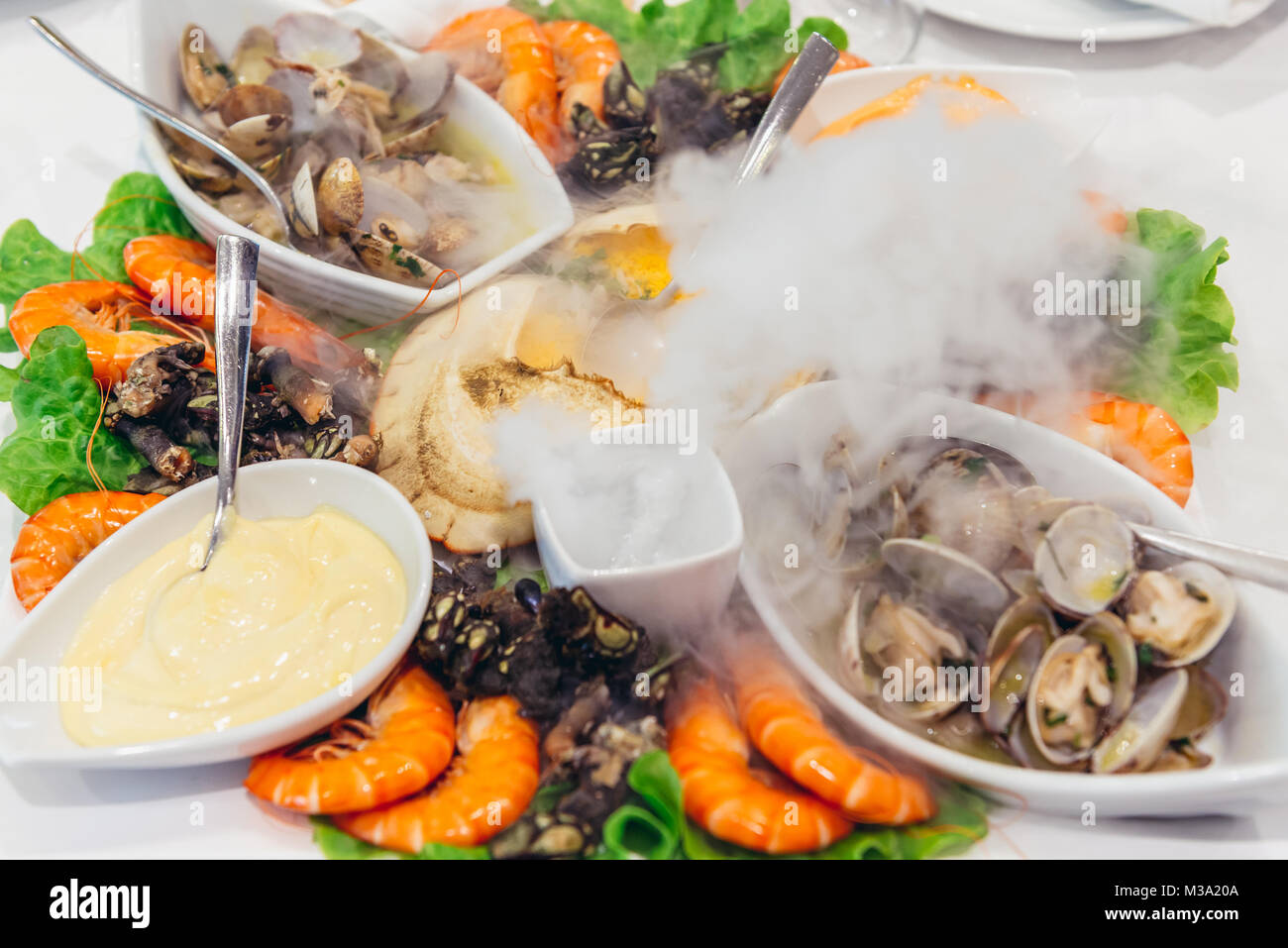 Frutti di mare in Os Lusiadas ristorante a Matosinhos città nel nord del Distretto di Porto del Portogallo Foto Stock