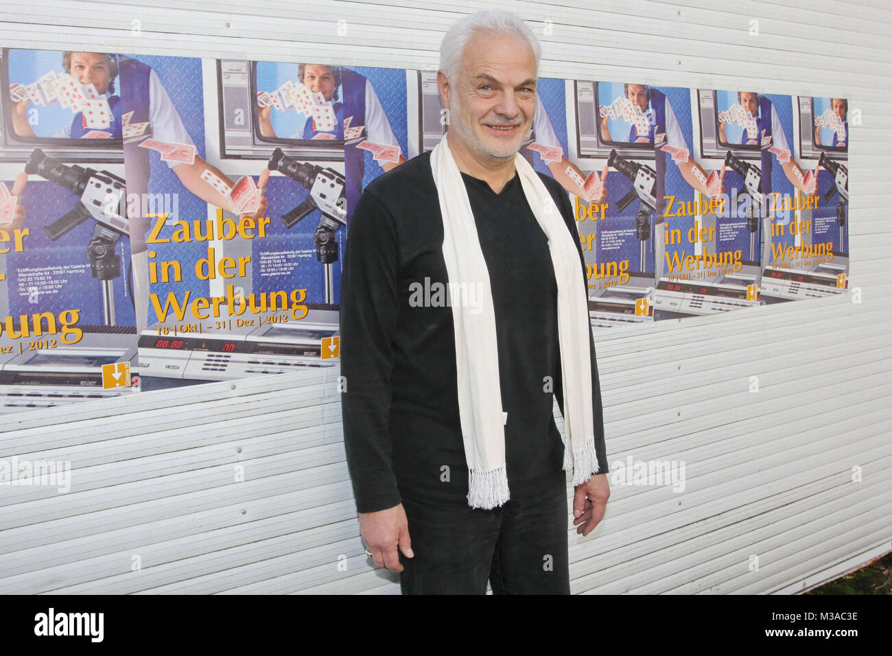 Wittus Witt (Zauberer), Eroeffnung der 'Galerie W' ueber Zauberkunst in der Werbung in der Ifflandstrasse, Amburgo, 18.10.2012 Foto Stock