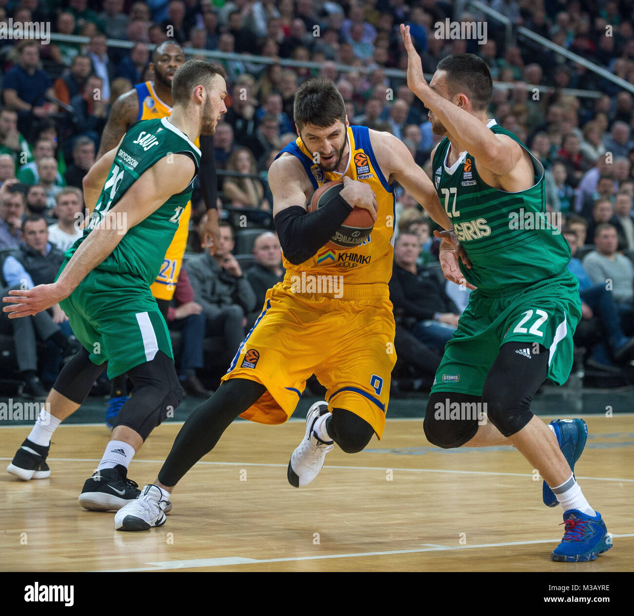 Kaunas, Lituania. Il 9 febbraio, 2018. Stefan Markovic (C) di Khimki Moscow Region compete durante una partita a stagione regolare di Eurolega il 2017-2018 tra Zalgiris Kaunas dalla Lituania e Khimki Regione di Mosca dalla Russia a Kaunas, Lituania, Febbraio 9, 2018. Khimki Moscow Region sconfitto Zalgiris Kaunas con 84-74. Credito: Alfredas Pliadis/Xinhua/Alamy Live News Foto Stock