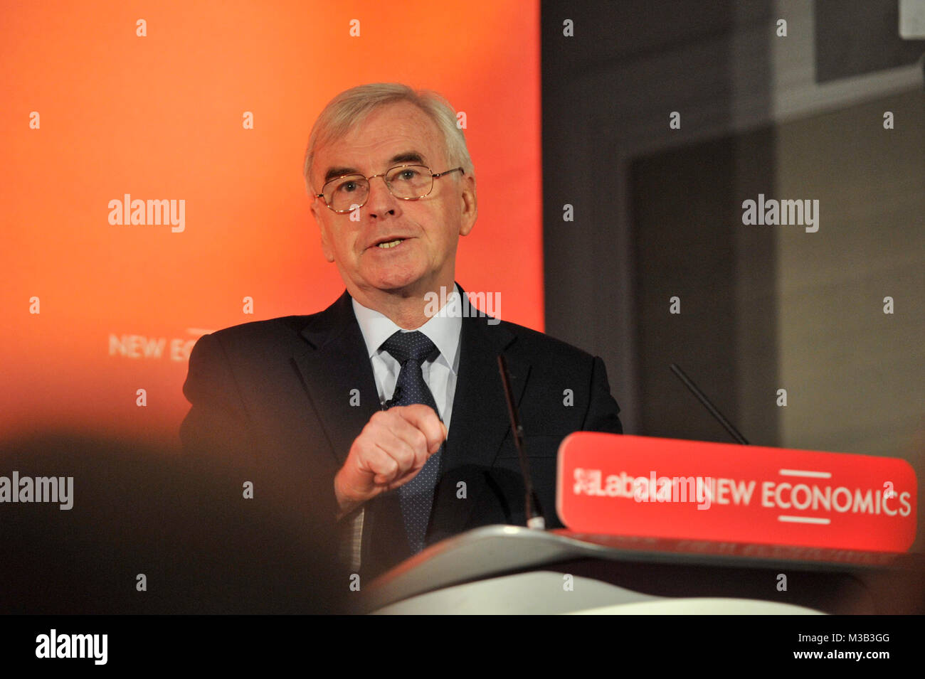 Londra, Regno Unito. Il 10 febbraio 2018. John McDonnell, Cancelliere ombra, parla di espansione e di pubblica proprietà democratica nell'economia a seguito del crollo del Carillion durante una parte del lavoro conferenza presso il Grand Connaught Rooms in Covent Garden. Credito: Stephen Chung / Alamy Live News Foto Stock