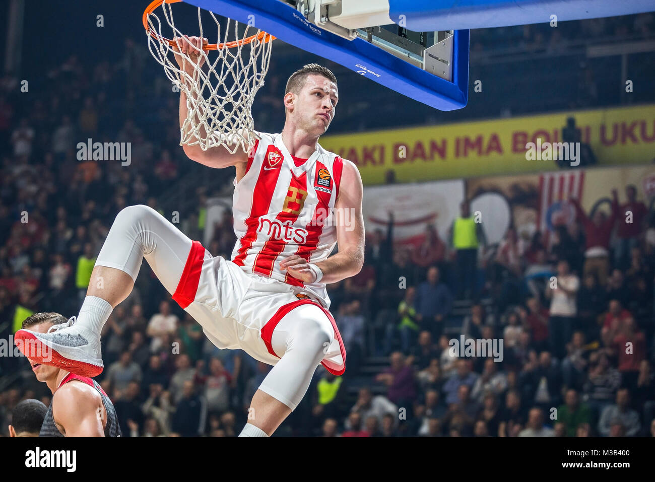 9 febbraio 2018, Aleksandar Nikolic Hall, Belgrado, Serbia; Eurolega di basket, Crvenz Zvezda mts Belgrado versus AX Armani Exchange Olimpia Milano; Centro Alan Omic di Crvena Zvezda mts Belgrado esulta dopo il crush Foto Stock