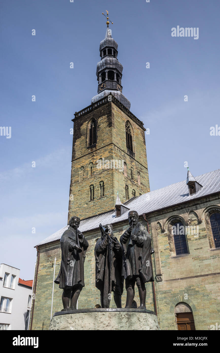 Fontana Aldegreverbrunnen, scultura di Kord inverno, 1989, Petrikirche (San Pietro Chiesa), Soest, Renania settentrionale-Vestfalia, Germania Foto Stock