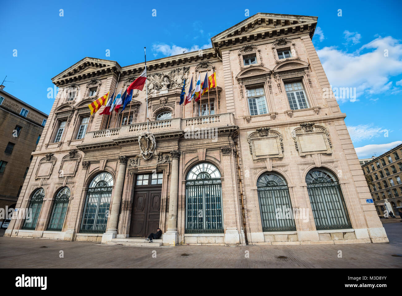Marseille, Francia - 4 Dicembre 2016: un ampio angolo di visualizzazione dello storico municipio "l' Hotel de Ville" a Marsiglia Provenza, Francia. Foto Stock