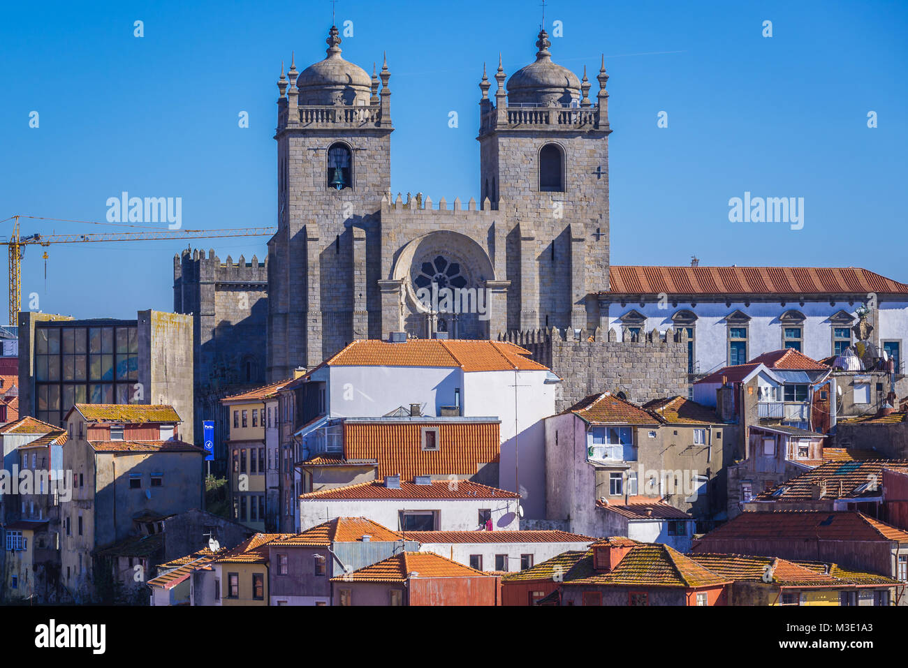 Vista aerea con sé nella cattedrale della città di Porto sulla Penisola Iberica, la seconda più grande città in Portogallo Foto Stock
