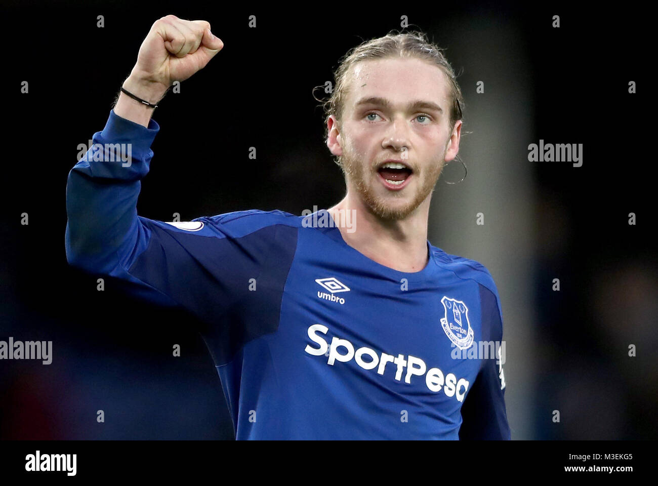 Everton il Tom Davies celebra vincendo contro il Palazzo di Cristallo 3-0 alla fine del match di Premier League a Goodison Park di Liverpool. Foto Stock